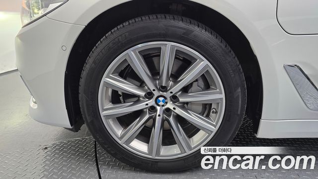 BMW 5-Series G30 530e Luxury - фото 3