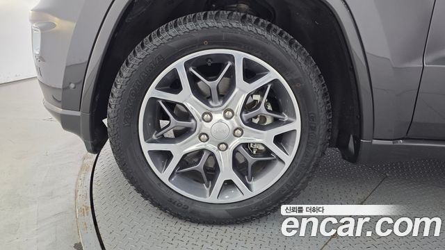 Jeep Cherokee 3.6 Overland WK2 - фото 4