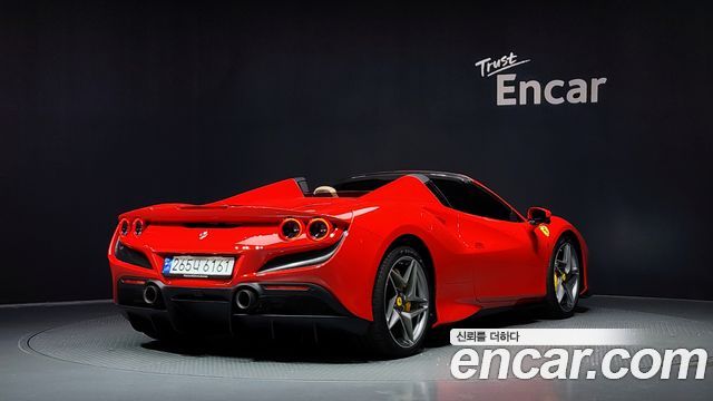 Ferrari F8 3.9 V8 - фото 1
