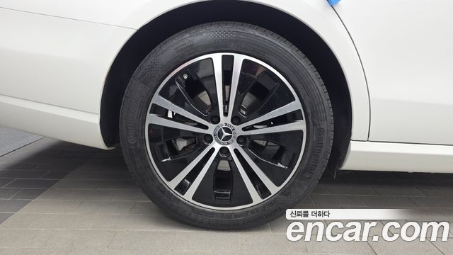 Mercedes-Benz E-Class W213 E250 Avantgarde - фото 4