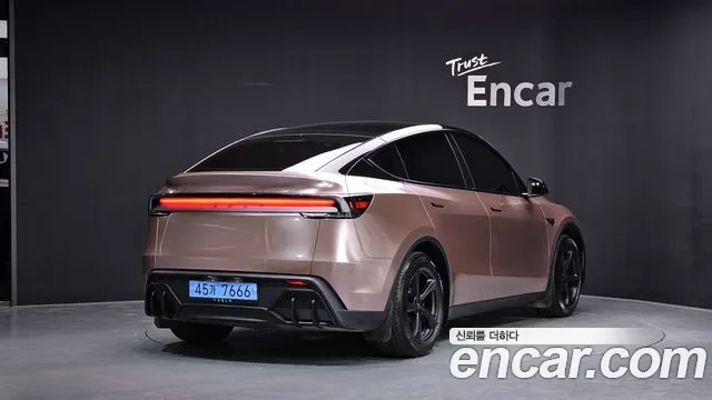 Tesla Model Y RWD - фото 0