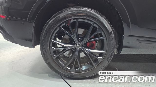 Audi Q8 55 TFSI Quattro Premium - фото 4