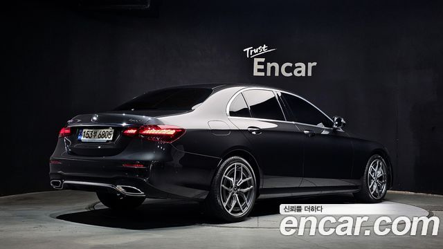 Mercedes-Benz E-Class W213 E220d 4MATIC AMG Line - фото 1