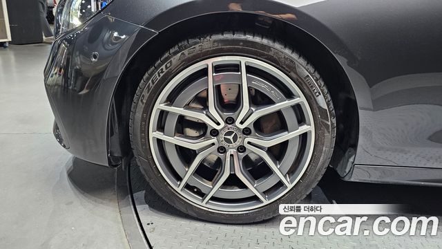 Mercedes-Benz E-Class W213 E220d 4MATIC AMG Line - фото 4