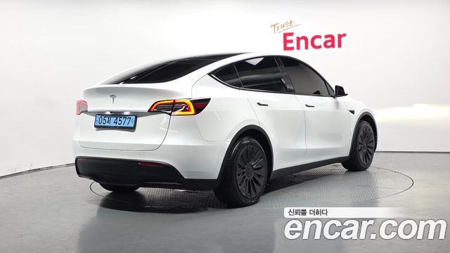 Tesla Model Y RWD - фото 1