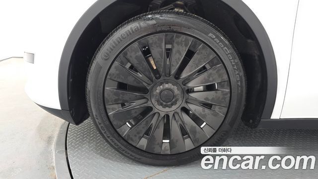 Tesla Model Y RWD - фото 4