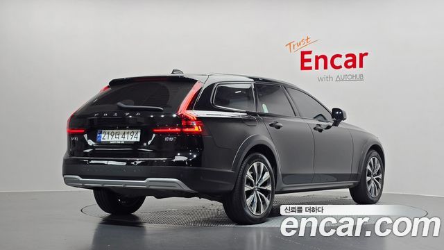 Volvo V90 B5 Ultimate AWD - фото 0