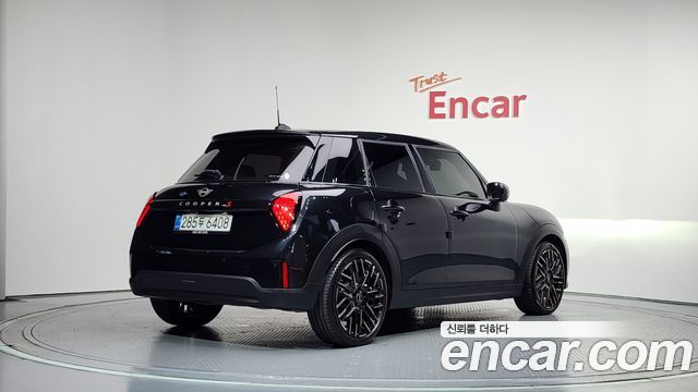 Mini Cooper 4-го поколения 5 Door Favoured - фото 1