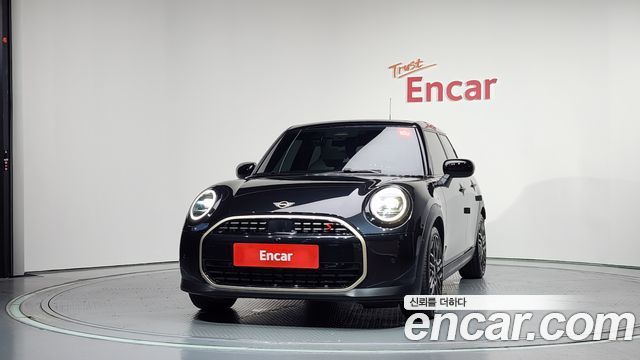 Mini Cooper 4-го поколения 5 Door Favoured - фото 2