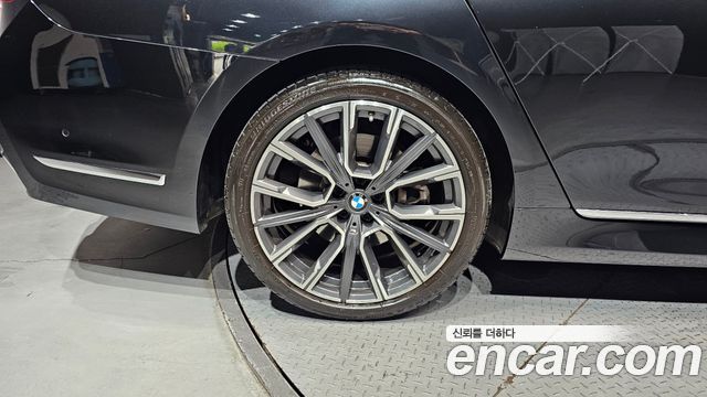 BMW 7-Series G11 740i M Sport - фото 4