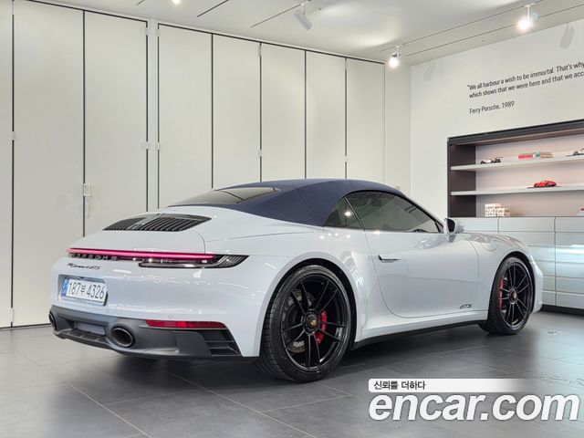 Porsche 911 Carrera 4 GTS Cabriolet - фото 1