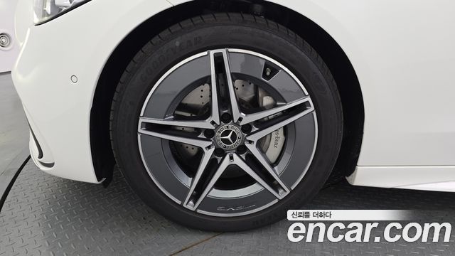 Mercedes-Benz C-Class W206 C200 AMG Line - фото 4