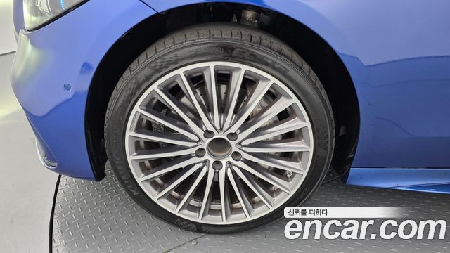 Mercedes-Benz C-Class W206 C300 AMG Line - фото 4