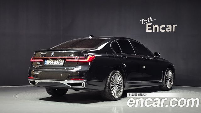 BMW 7-Series G11 740i Design Pure Excellence - фото 1