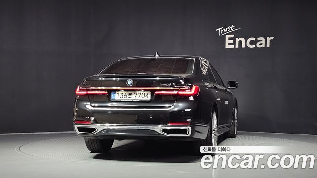 BMW 7-Series G11 740i Design Pure Excellence - фото 3