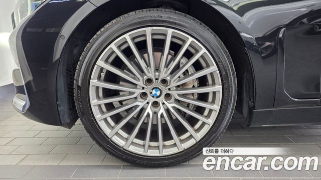 BMW 7-Series G11 740i Design Pure Excellence - фото 4