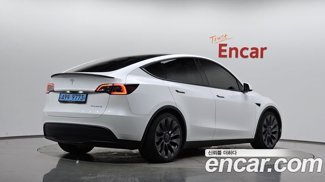 Tesla Model Y Performance AWD - фото 1