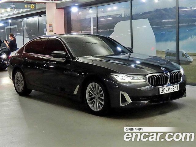 BMW 5-Series G30 520i Luxury - фото 0