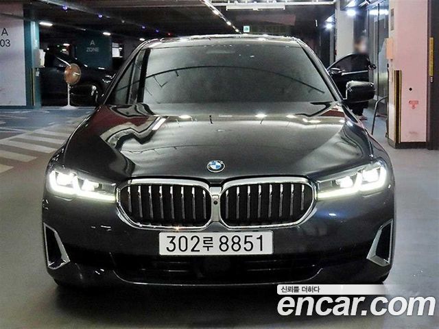 BMW 5-Series G30 520i Luxury - фото 1