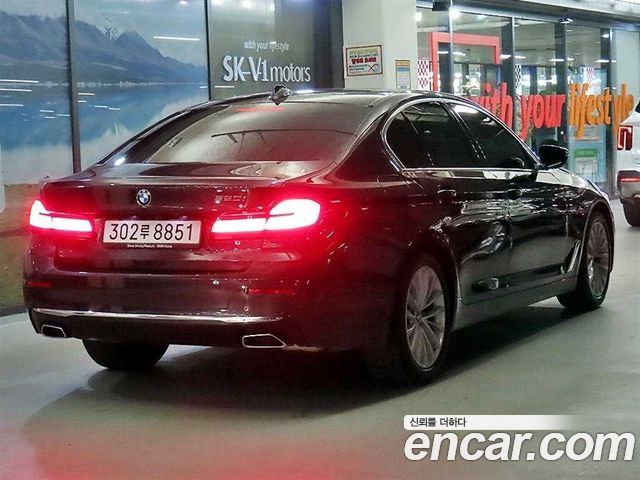 BMW 5-Series G30 520i Luxury - фото 3