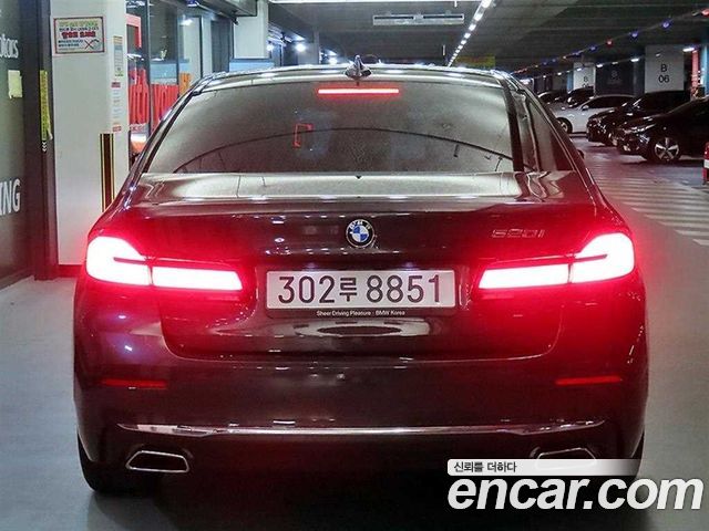 BMW 5-Series G30 520i Luxury - фото 4