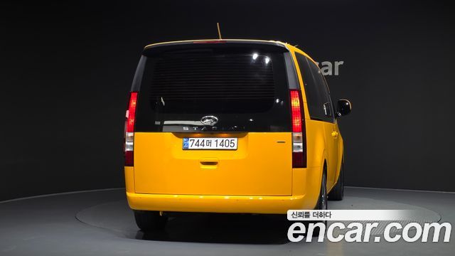 Hyundai Staria 4WD Tourer 11-Seater Modern - фото 3