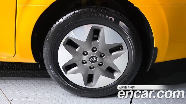 Hyundai Staria 4WD Tourer 11-Seater Modern - фото 4
