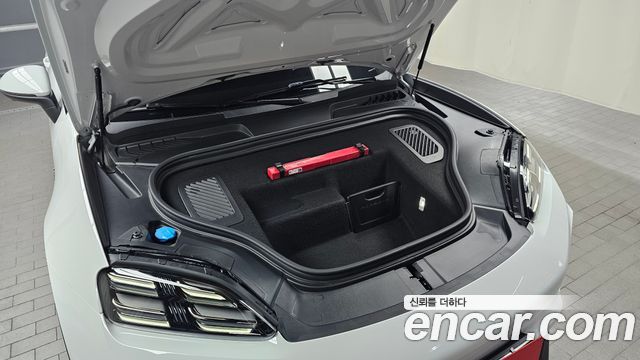Porsche Macan EV 4S - фото 4
