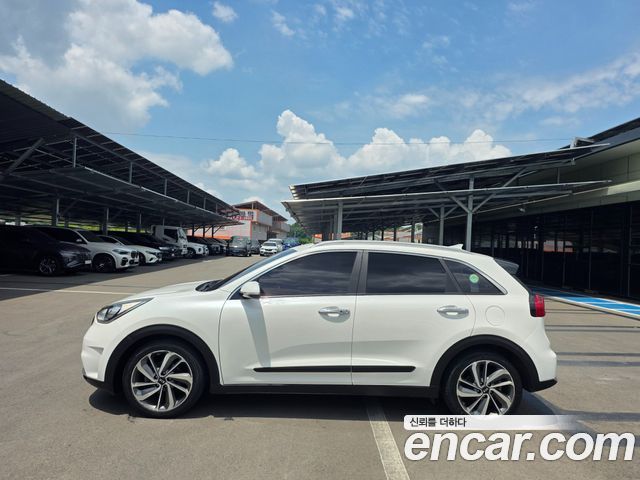 Kia Niro Prestige - фото 3