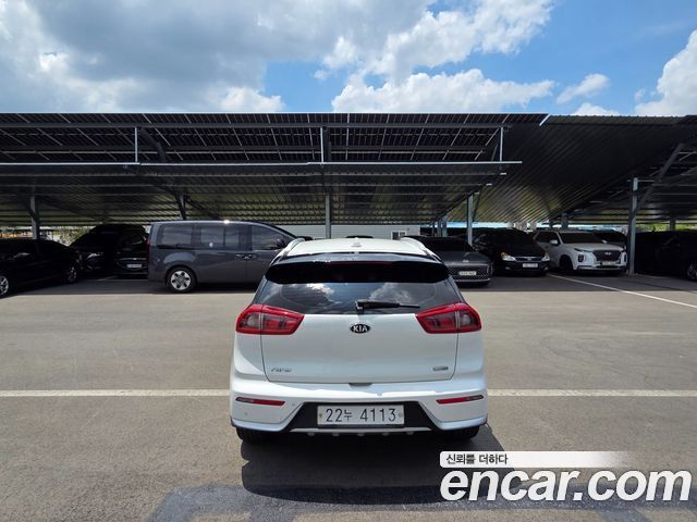 Kia Niro Prestige - фото 4