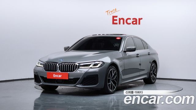 BMW 5-Series G30 530e M Sport - фото 0