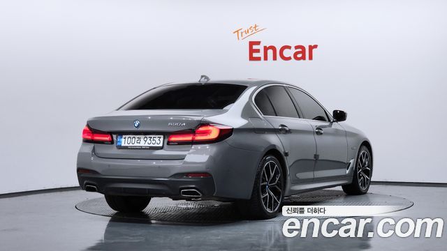 BMW 5-Series G30 530e M Sport - фото 1