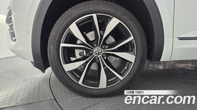 Volkswagen Atlas 2.0 TSI R-LINE 7-Seater - фото 4