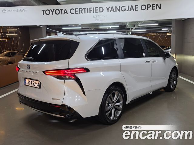 Toyota Sienna 4-го поколения 2.5 Hybrid 2WD - фото 1