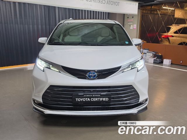 Toyota Sienna 4-го поколения 2.5 Hybrid 2WD - фото 2