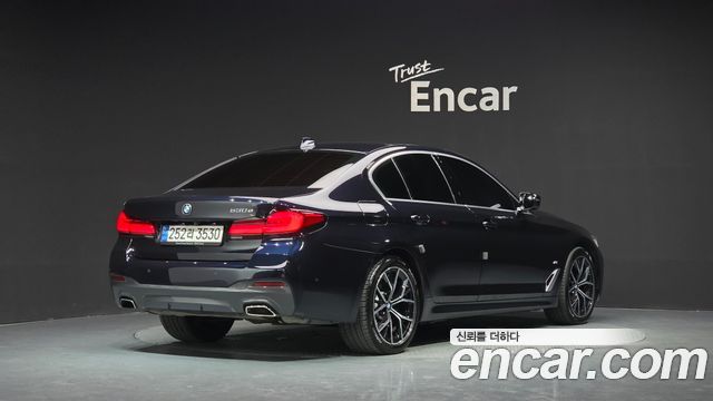 BMW 5-Series G30 530e M Sport - фото 1