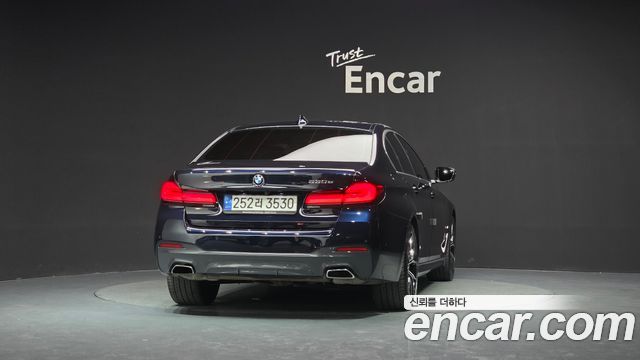 BMW 5-Series G30 530e M Sport - фото 3