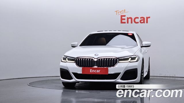 BMW 5-Series G30 520i M Sport - фото 2