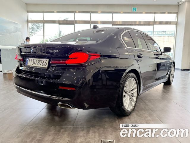 BMW 5-Series G30 520i Luxury - фото 1