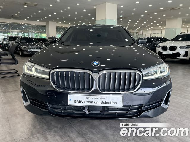 BMW 5-Series G30 520i Luxury - фото 2