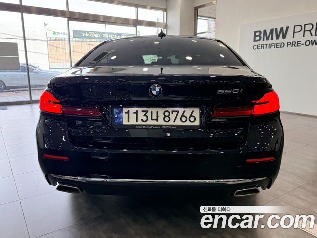 BMW 5-Series G30 520i Luxury - фото 3