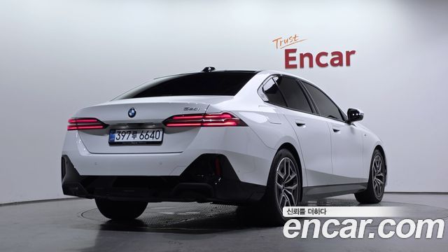 BMW 5-Series G60 520i M Sport - фото 1