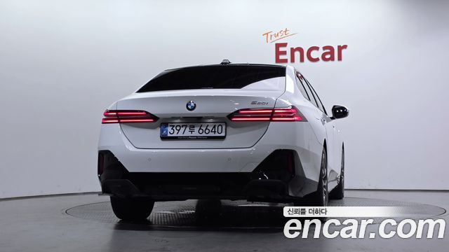BMW 5-Series G60 520i M Sport - фото 3