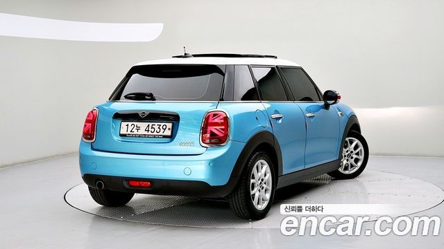 Mini Cooper 5Door HIGH 3rd - фото 1