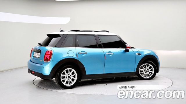 Mini Cooper 5Door HIGH 3rd - фото 3