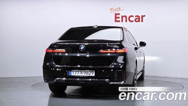 BMW 7-Series G70 740i xDrive M Sport - фото 3