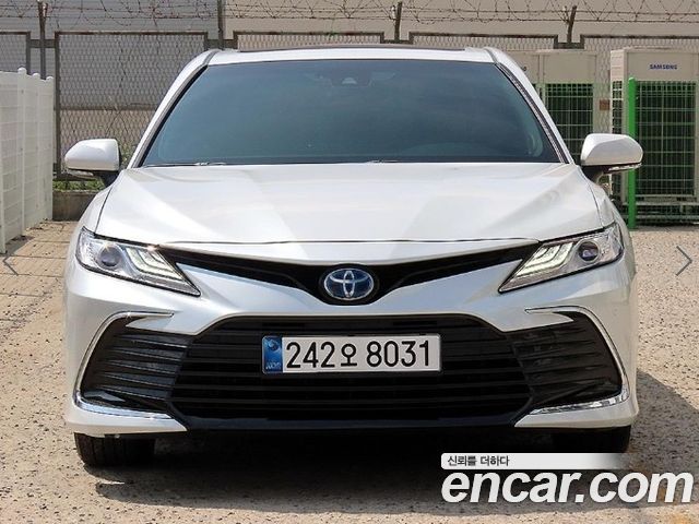 Toyota Camry XV70 2.5 XLE Hybrid - фото 0