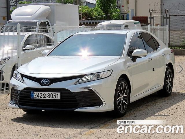 Toyota Camry XV70 2.5 XLE Hybrid - фото 1