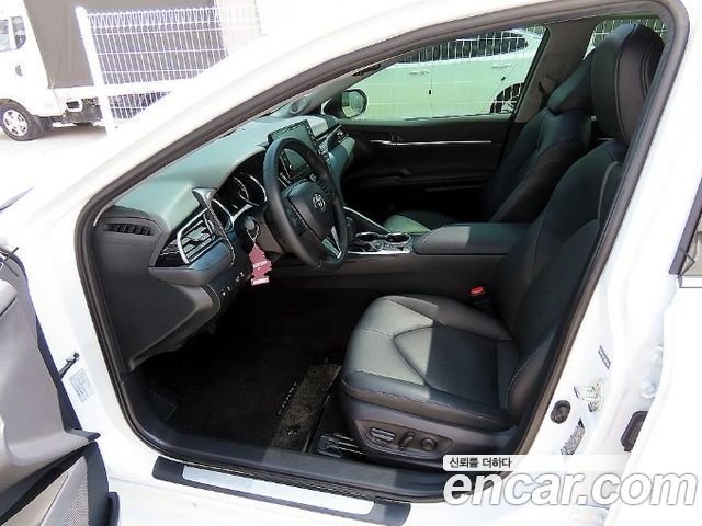 Toyota Camry XV70 2.5 XLE Hybrid - фото 4
