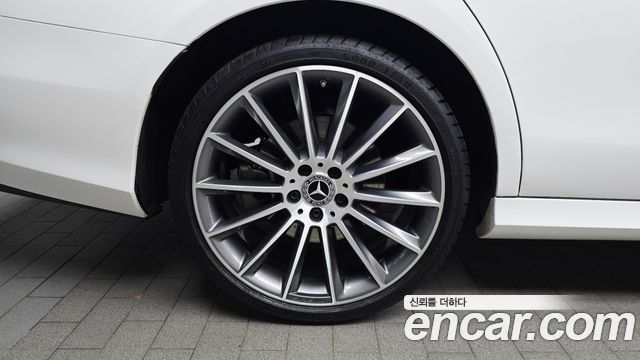 Mercedes-Benz E-Class W213 E350 4MATIC AMG Line - фото 4